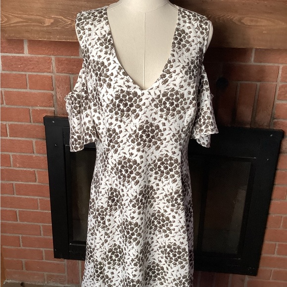 074 CLUB MONACO Pernille Cold Shoulder Floral Dress 10 new - Picture 2 of 12